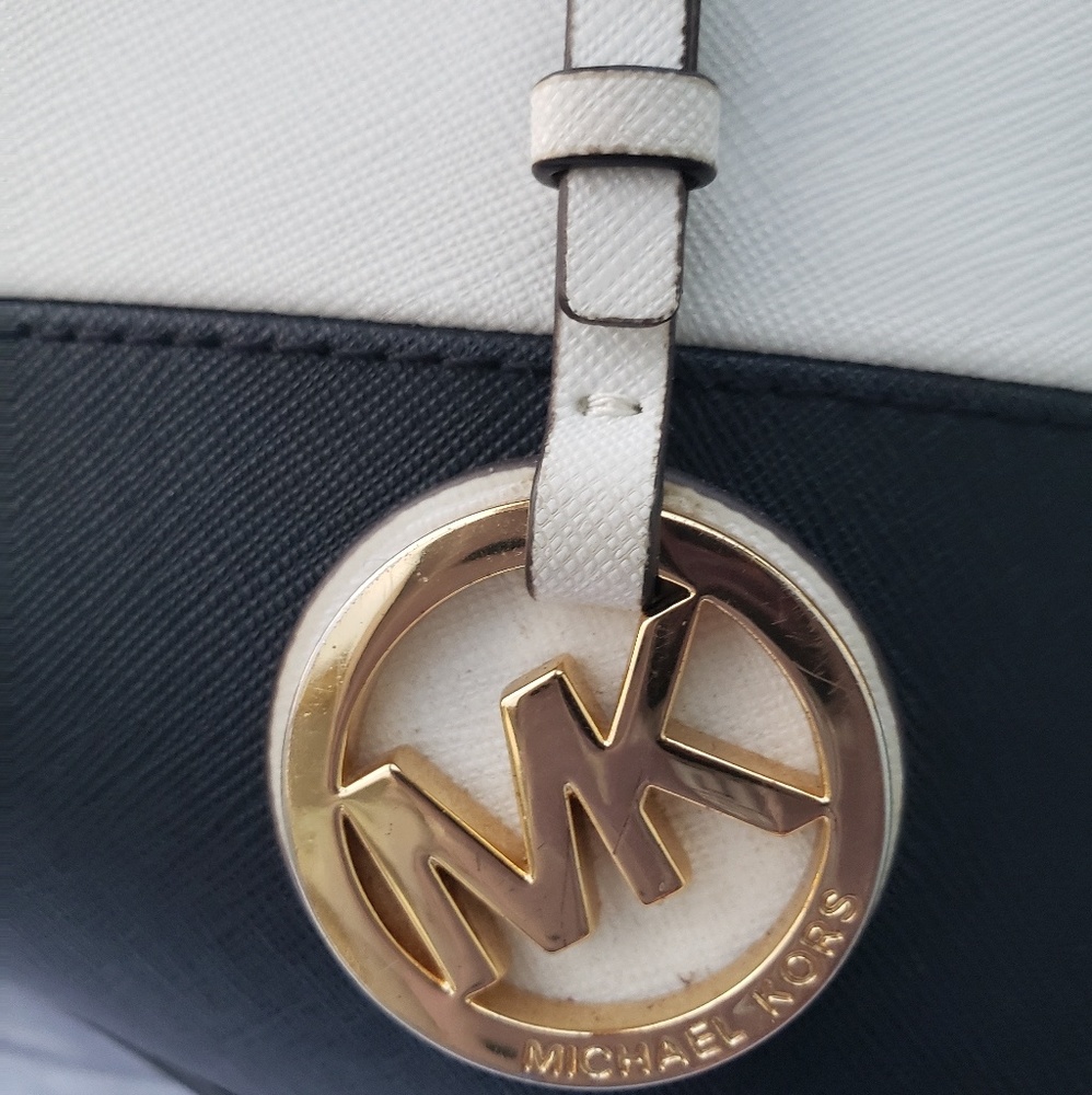 AUTHENTIC MICHAEL KORS TOTE - Picture 3 of 8